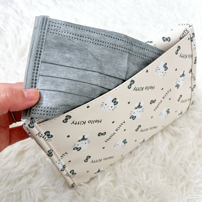 カードや診察券が27枚も入った…！しまむら×サンリオの「大人かわいい仕分けポーチ」財布代わりにもなって天才すぎる！