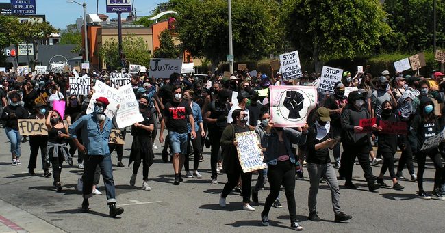 「これは内戦だ」黒人男性殺害抗議デモの激化に、震えて眠るLA市民