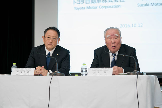 トヨタの豊田章男社長とスズキの鈴木修会長
