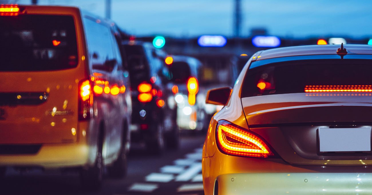 「あおられ運転」なる新語の危うさ、あおり運転を正当化する人の本音