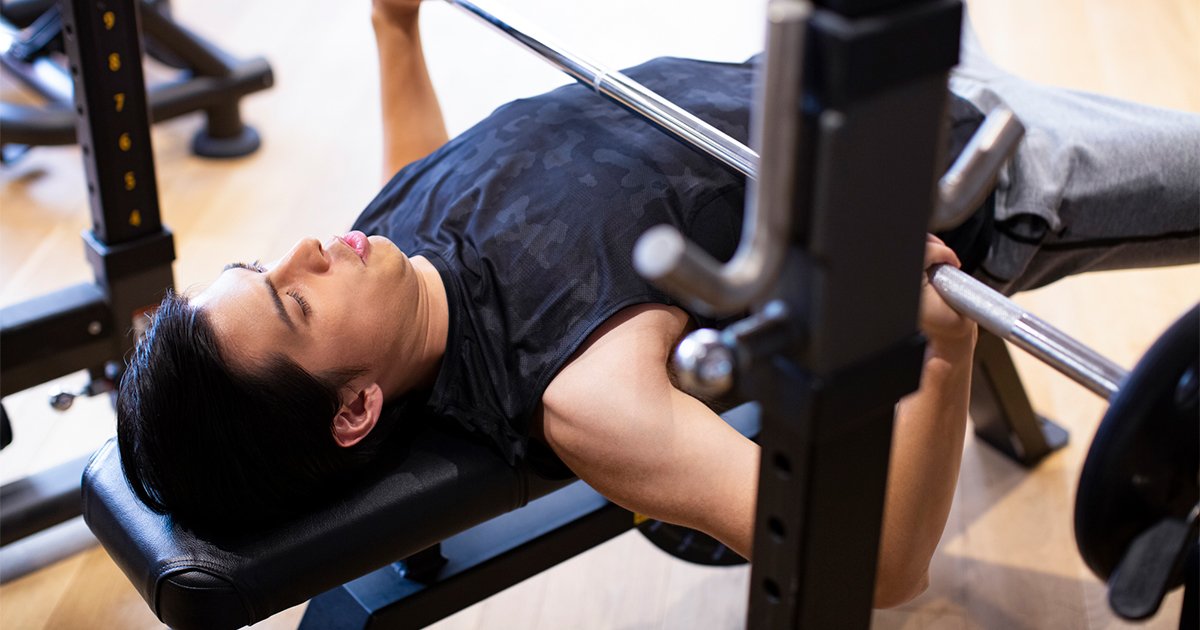 トレーニングをする男性