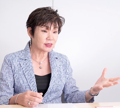 内永ゆか子