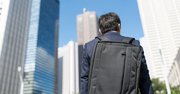 「スーツにリュック」は営業先に失礼？