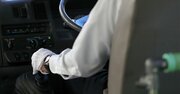 オタク席でしゃべり続けるバスマニアに困惑…バス運転手のトホホな日常