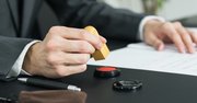 印鑑さよならで思い出す金融業界の逸話、「押す角度・直径」に文化あり