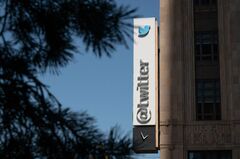 マスク氏とツイッター、買収案破棄受け異例の法廷闘争へ