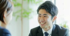【雑談中のグチ】「あの人、最近よく休みますよね」と悪口を言われたとき、頭のいい上司はどう返す?