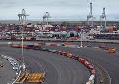 米、対中関税引き下げを検討 緊張緩和へ