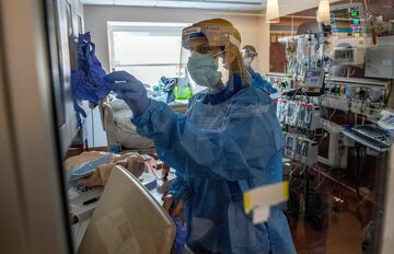 オミクロン株拡大、入院者数は減少も欧米で深刻な影響続く