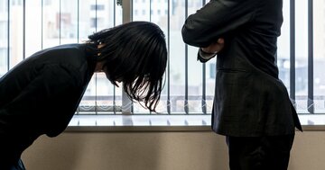 【すぐにやめて】近くにいると運気が下がる、「自己評価の低い人」がやりがちなこと
