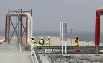 サウジとUAEのパイプライン、中東から世界への原油輸送の鍵握る