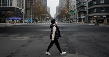 新型肺炎に恐怖する武漢市民、「逃げるも戻るも命がけ」のサバイバル事情