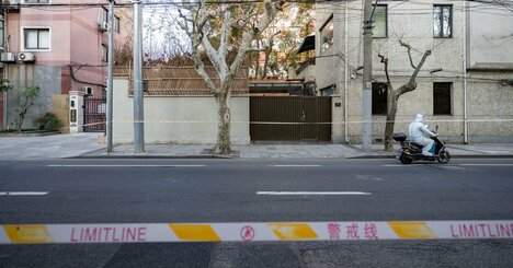 上海発SNSで拡散される衝撃的生活！食料吊り下げ老人救援、コーラで物々交換…