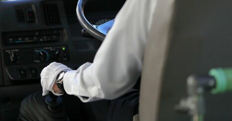 オタク席でしゃべり続けるバスマニアに困惑…バス運転手のトホホな日常
