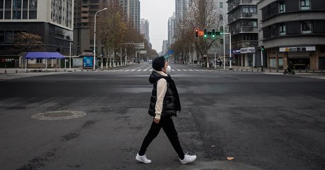 新型肺炎に恐怖する武漢市民、「逃げるも戻るも命がけ」のサバイバル事情