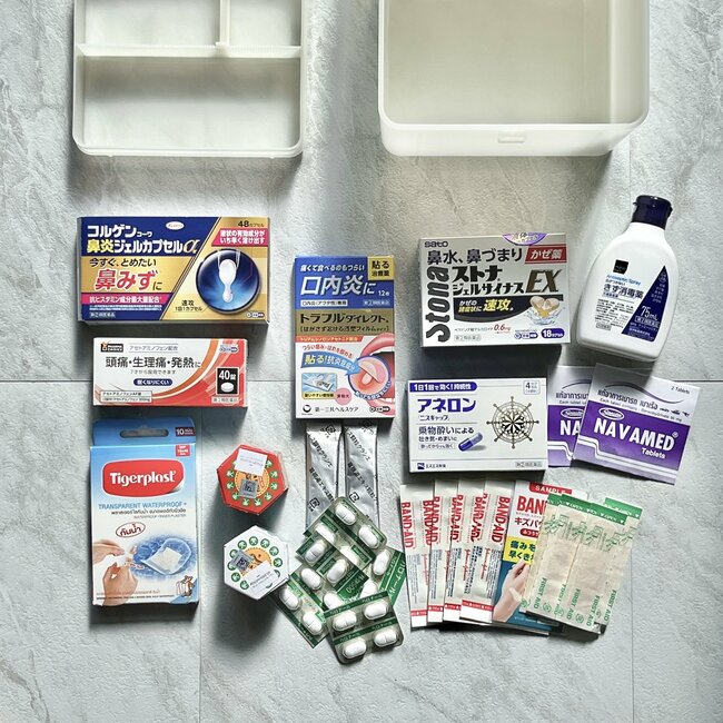 薬がたっぷり入って便利！3COINSの“オシャレ大容量ボックス”何個も欲しくなる優秀さです！「透け感がカワイイ」「たくさん入ります」