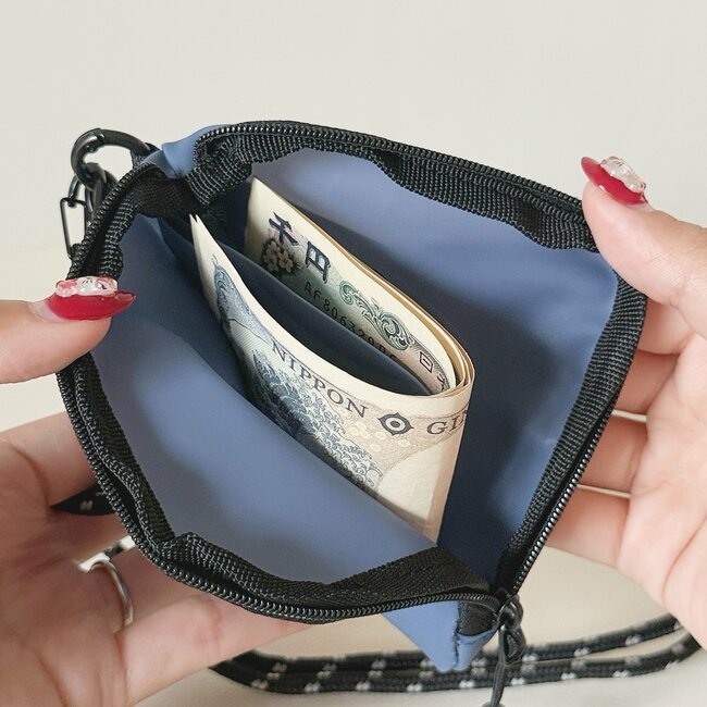 カードや診察券が22枚入った!3COINSの「防水ミニ財布」雨の日でもガンガン使えます!《購入レビュー》