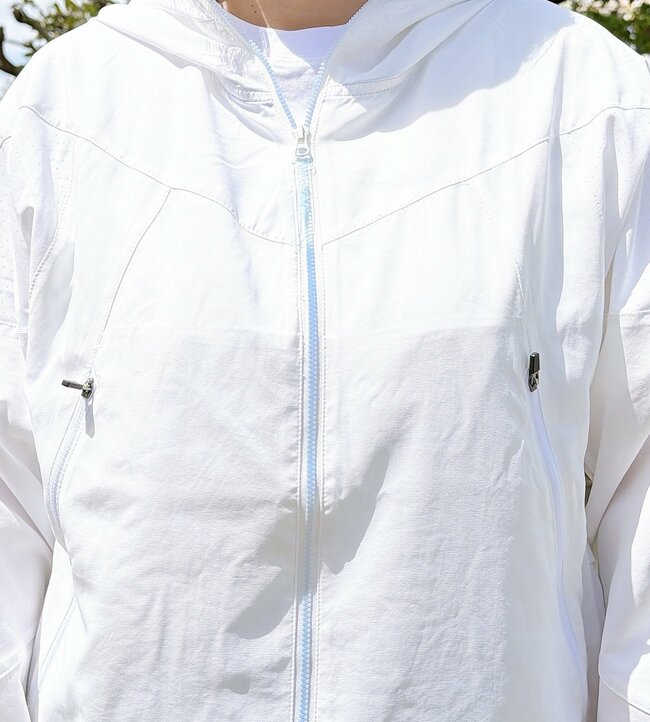 「着てた方が涼しい」「上半身だけ木陰にいるよう」ワークマンの“暑さ対策パーカー”涼しくなる工夫がいっぱいで感動！「驚くほど軽い」