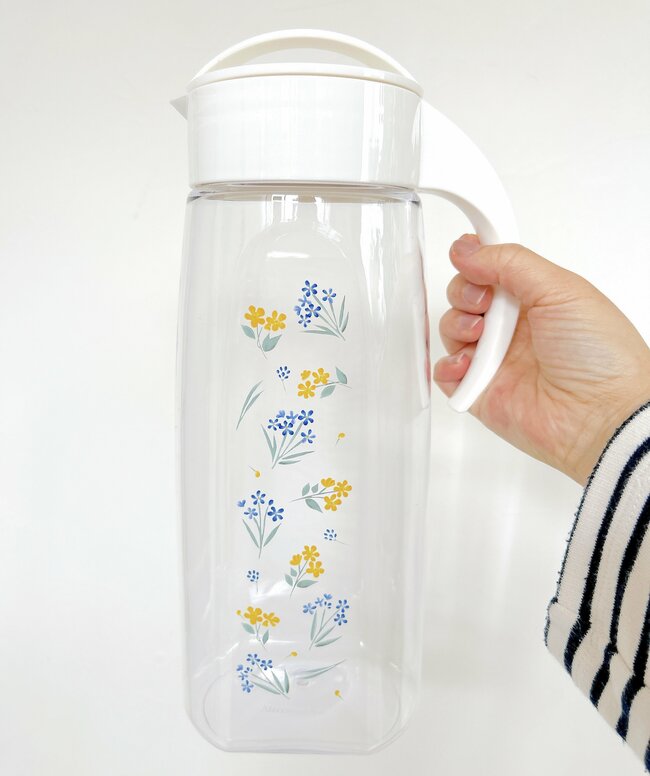 純喫茶みたいで可愛すぎる…！アフタヌーンティーの「昭和レトロなボトル」で水を飲む量が増えました！