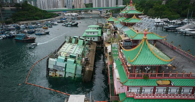 香港の水上レストラン「ジャンボ」の沈没部分