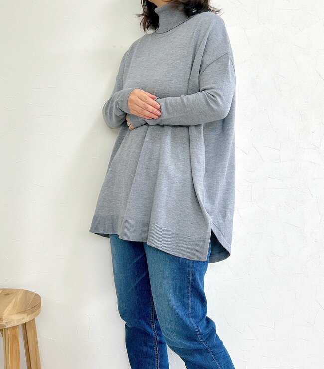 「毎年リピートしてます」cocaの“ゆったりニット”お尻をまるっと隠せて天才すぎる…！「痩せてみえる」「腰回りもすっきり」