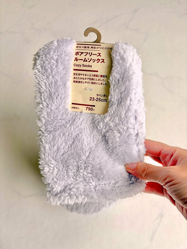 「冬場にスリッパいらないかも」無印良品の“履く毛布”が冷え性の味方すぎる！「床の冷たさを感じない」「毎年、家族分購入」