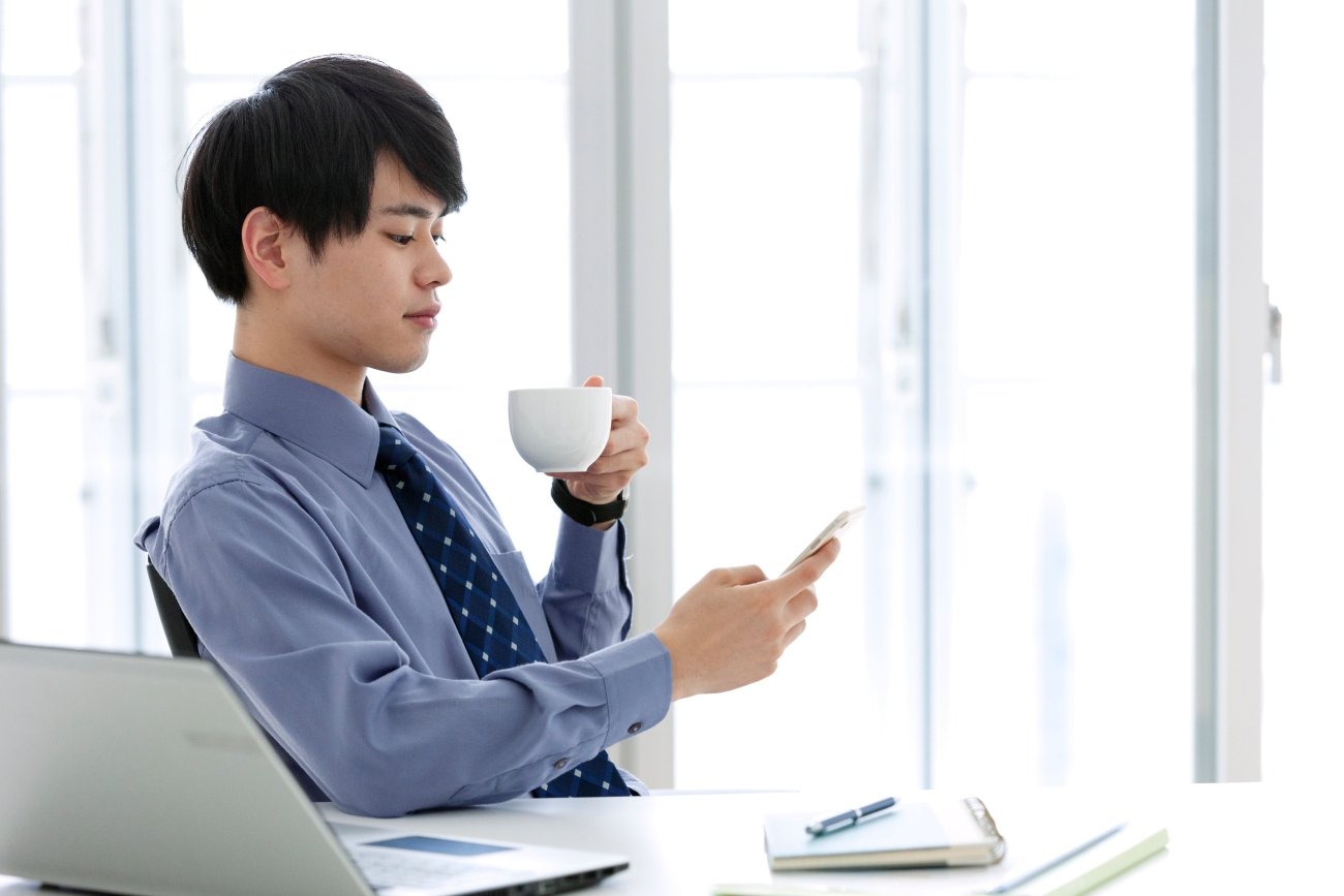 「つい残業してしまう人」がお昼休みにやってしまうこと
