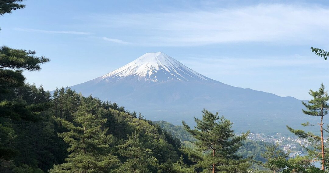 富士の麓「母の白滝」と富士山