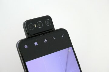 使うほどに撮影が楽しくなる！ 3眼フリップカメラ搭載の「ZenFone 7」