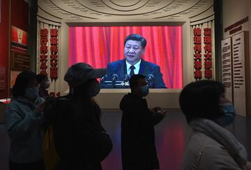 習氏さらなる権威固め 「歴史的人物」に