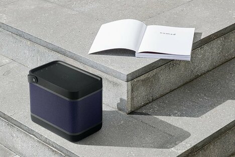 Bang &amp;amp; Olufsen、スマホのQi充電にも対応したポータブルスピーカー「Beolit 20」