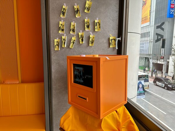 韓国ハンバーガーチェーン「マムズタッチ渋谷」に置かれているレシート写真機