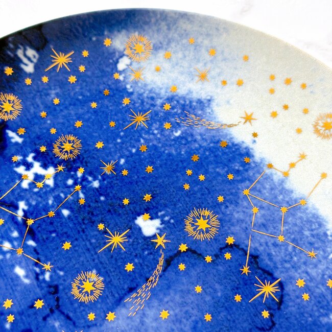 家のお皿、同じもので揃えたい！アフタヌーンティーの“星空みたいな食器”が素敵すぎる！「一目惚れで購入しました」「とてもロマンチック」《購入レビュー》