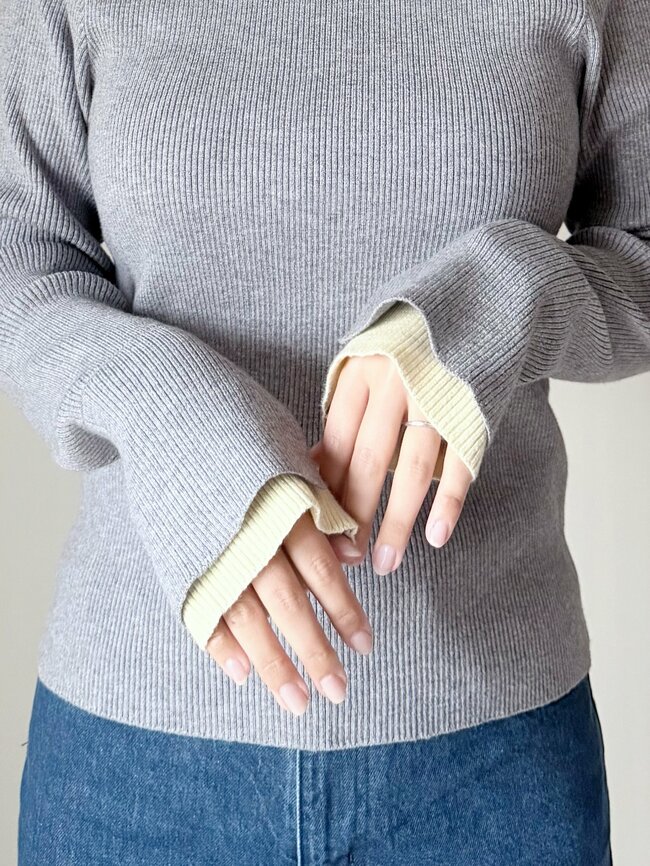 「2色買いました」「袖がかわいい」グローバルワークの“2093円トップス”たっぷり着回せてコスパ抜群です!「腕が細見えします」