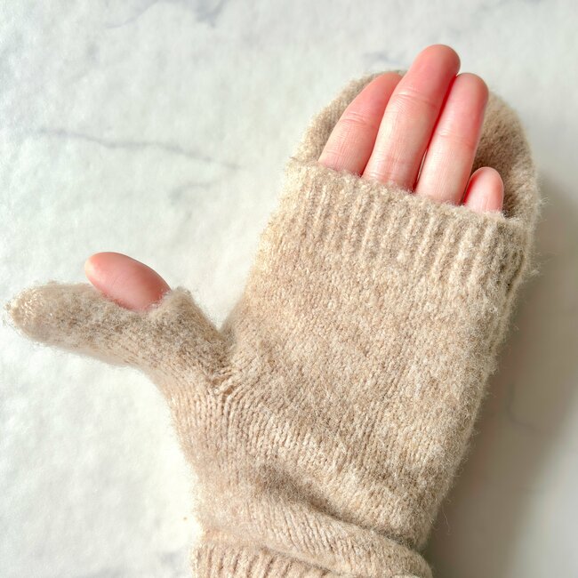 「暖かくて汗かくレベル」ユニクロの“ぽかぽか手袋”スマホ操作できて優秀すぎる！「自転車でも寒くない」「指紋認証が使えます！」