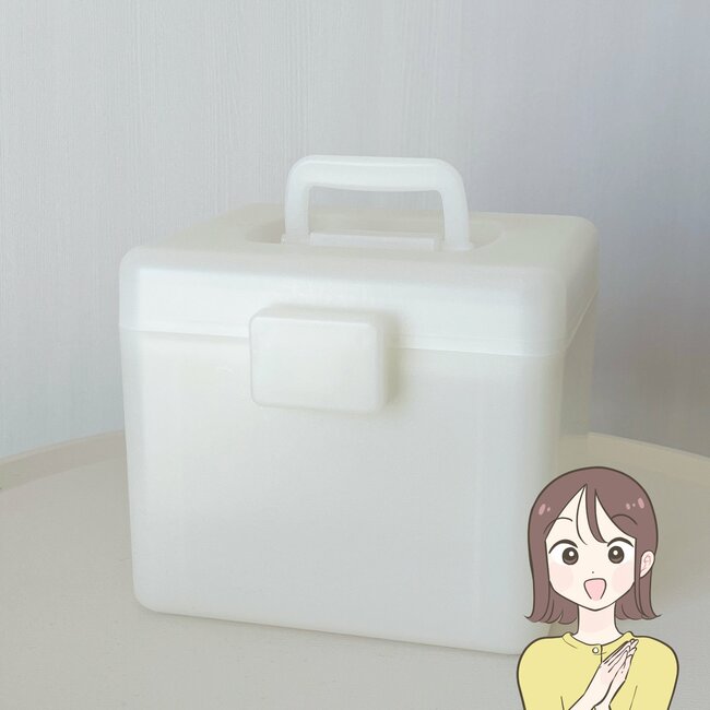 薬がたっぷり入って便利！3COINSの“オシャレ大容量ボックス”何個も欲しくなる優秀さです！「透け感がカワイイ」「たくさん入ります」