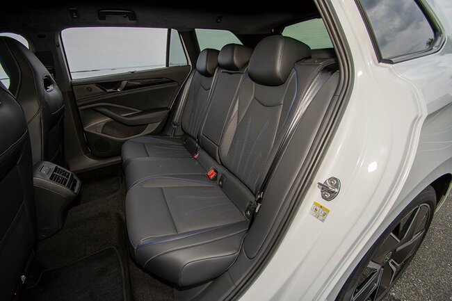 VWパサートTDI 4モーションRラインリアシート