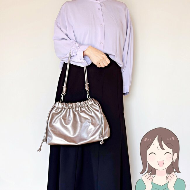 「全カラーリピ買いしました」ハニーズの“めちゃ軽バッグ”長財布やペットボトルがすっぽり入って使いやすい！「柔らかい素材で大容量」「開け閉めもラクです」