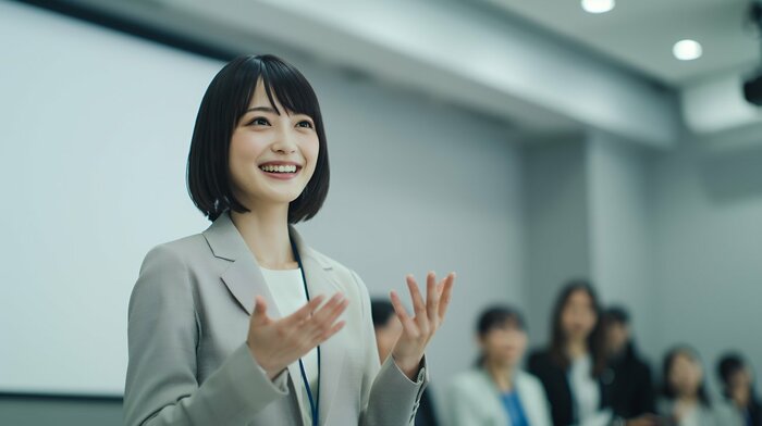 「あ、あの人、いい声。」新職場でのあいさつ、よい印象を与える発声のコツとは?