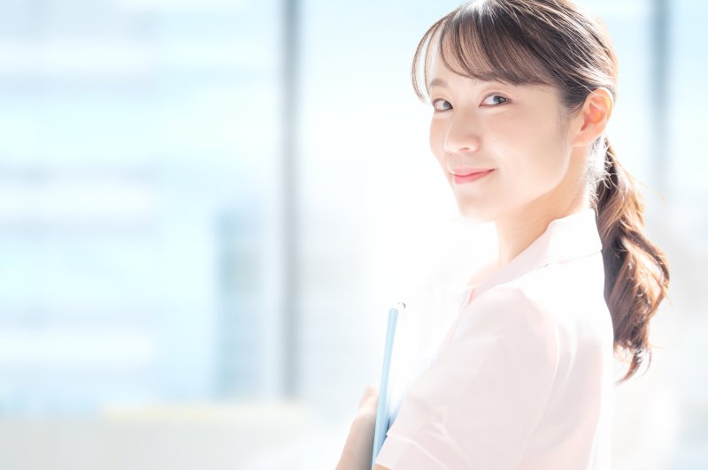 【現場の人に聞いた】看護師や薬剤師、CAはどれくらい稼げるのか？