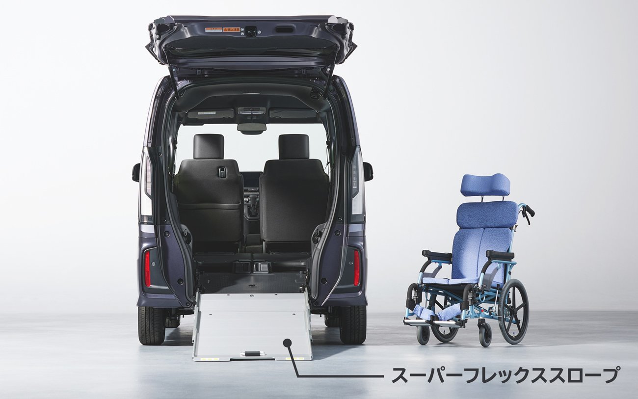 N-BOXとN-BOXカスタムは、スロープ付きモデルも選択可能