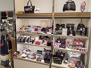 国産シェニール織の魅力を広く伝えるべく高品質、斬新なデザインの商品を続々展開