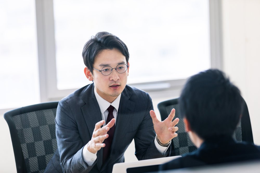 『「よそ者リーダー」の教科書』著者の吉野哲氏による、コンサルタントを入れる際に、リーダーが注意したいこととは