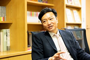 エズラ・ヴォーゲル教授に聞く:民主化デモに揺れる香港の行方や、日本における人口減少以上に大きな問題とは?