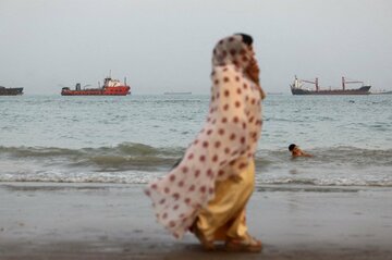 ホルムズ海峡へ一部船舶が移動開始、米イラン「開放」合意期待で