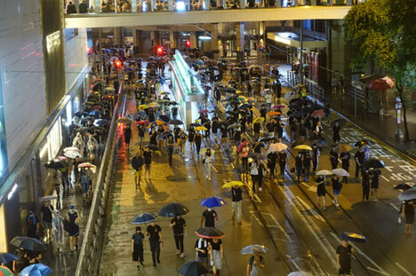 国際空港が占拠された直後の香港で100万人規模のデモを裏で操る「組織者」の噂を聞いた【橘玲の世界投資見聞録】
