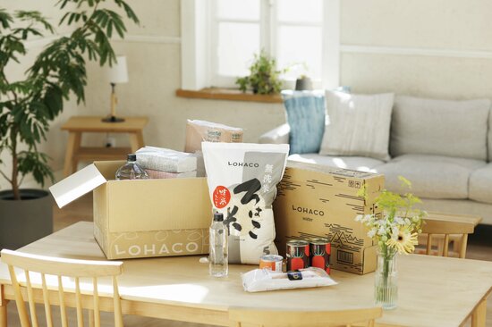 「LOHACO」では、食品や飲み物、日用品、コスメ、文具などさまざまな商品を扱っている(画像は取り扱っている商品のイメージ)。ちなみに、注文金額が税込3300円未満の場合は別途配送料が必要になる。