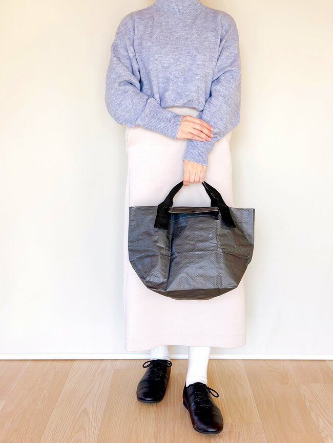 「汚れても大丈夫で、めっちゃ軽い！」ローソンでしか買えない“無印良品のたためるバッグ”が優秀すぎる！「2件目でゲット」「大きさちょうどいい」