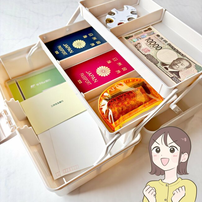 診察券が92枚も入った！3COINSの“中身がひと目でわかるケース”お薬手帳や処方薬もたっぷり入って便利！「3個目の購入です」「ガバッと開くので探しやすい！」