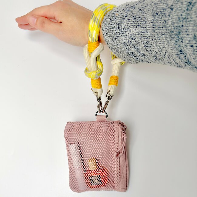 カード15枚が余裕で入った！無印良品の“ミニ財布になる収納ポーチ”が天才すぎる！「やっと購入できました！」「再入荷メールを見てすぐに購入」